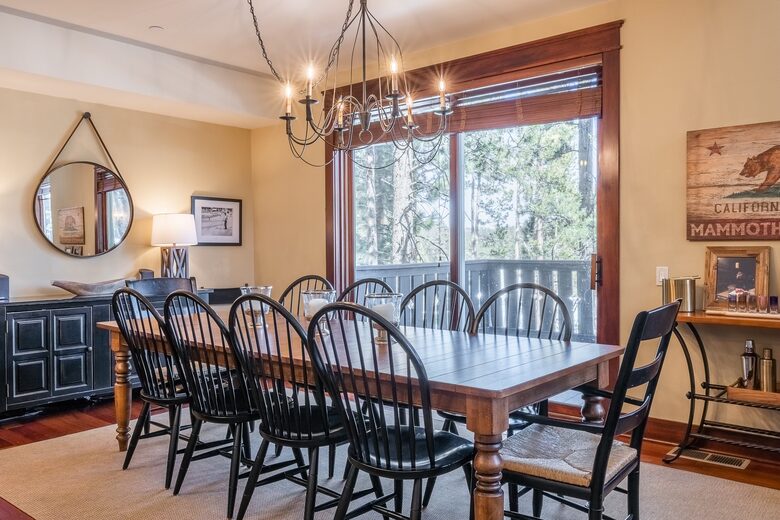 Multi-Family Retreat, Close to Lifts, Pet Friendly w/ Hot Tub - Mammoth Lakes, California
