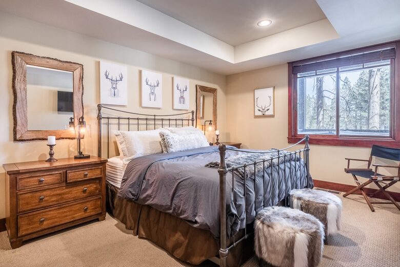 Multi-Family Retreat, Close to Lifts, Pet Friendly w/ Hot Tub - Mammoth Lakes, California