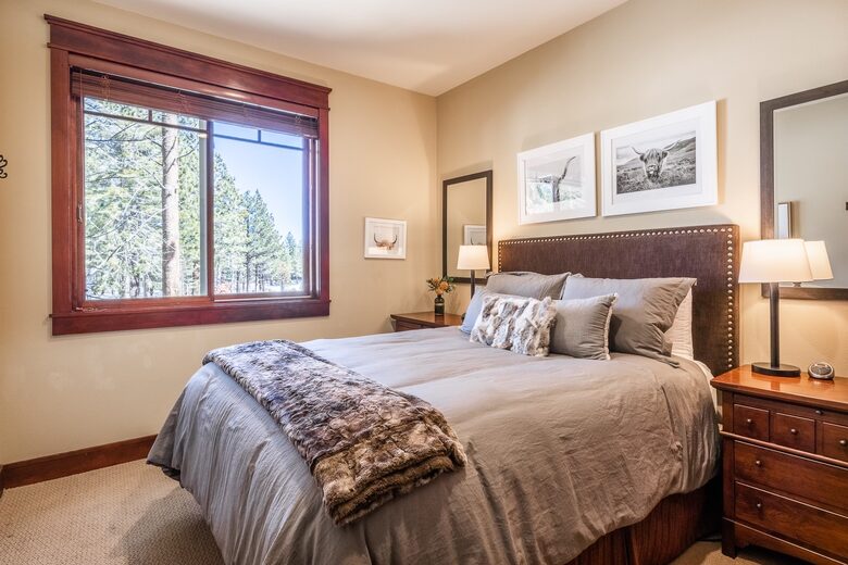 Multi-Family Retreat, Close to Lifts, Pet Friendly w/ Hot Tub - Mammoth Lakes, California