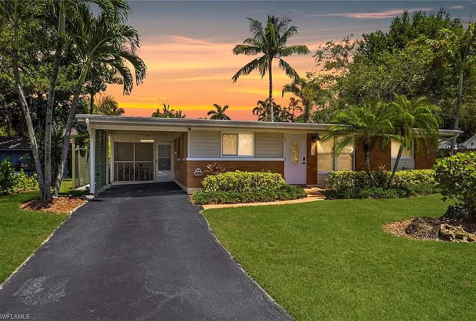 The Naples Bungalow | Dog Friendly - Naples, Florida