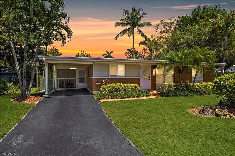The Naples Bungalow | Dog Friendly - Naples, Florida