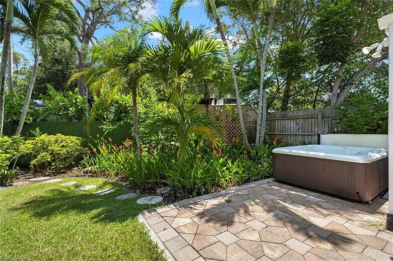 The Naples Bungalow | Dog Friendly - Naples, Florida