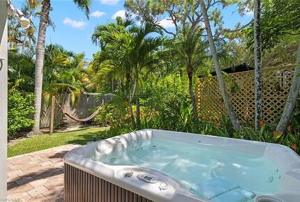 The Naples Bungalow | Dog Friendly - Naples, Florida