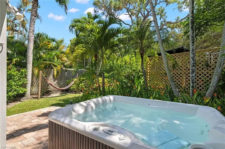 The Naples Bungalow | Dog Friendly - Naples, Florida