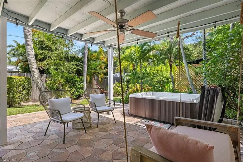 The Naples Bungalow | Dog Friendly - Naples, Florida