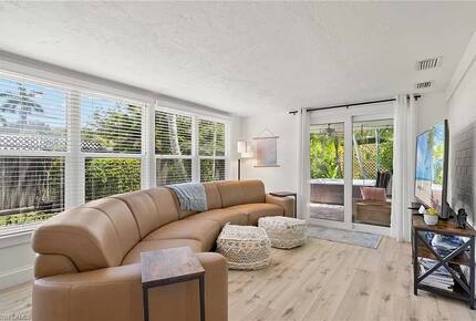 The Naples Bungalow | Dog Friendly - Naples, Florida