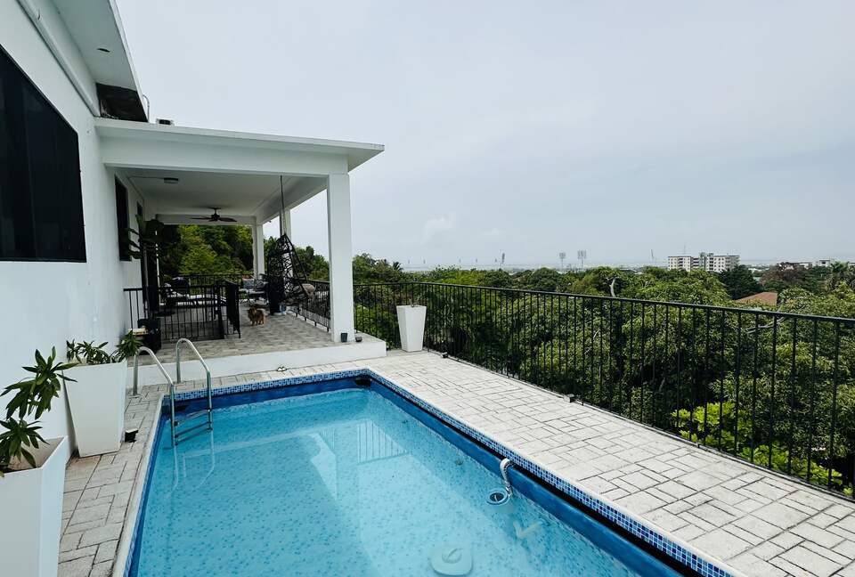 Kingston Urban Oasis Getaway - Kingston, Jamaica