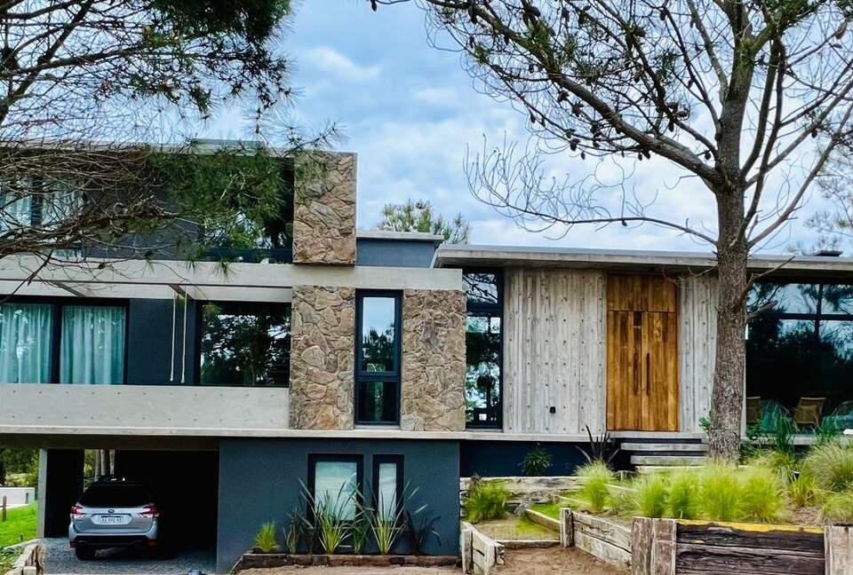 Como Pez En El Agua | Modern Beach House - Costa Esmeralda, Argentina