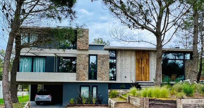 Como Pez En El Agua | Modern Beach House - Costa Esmeralda, Argentina