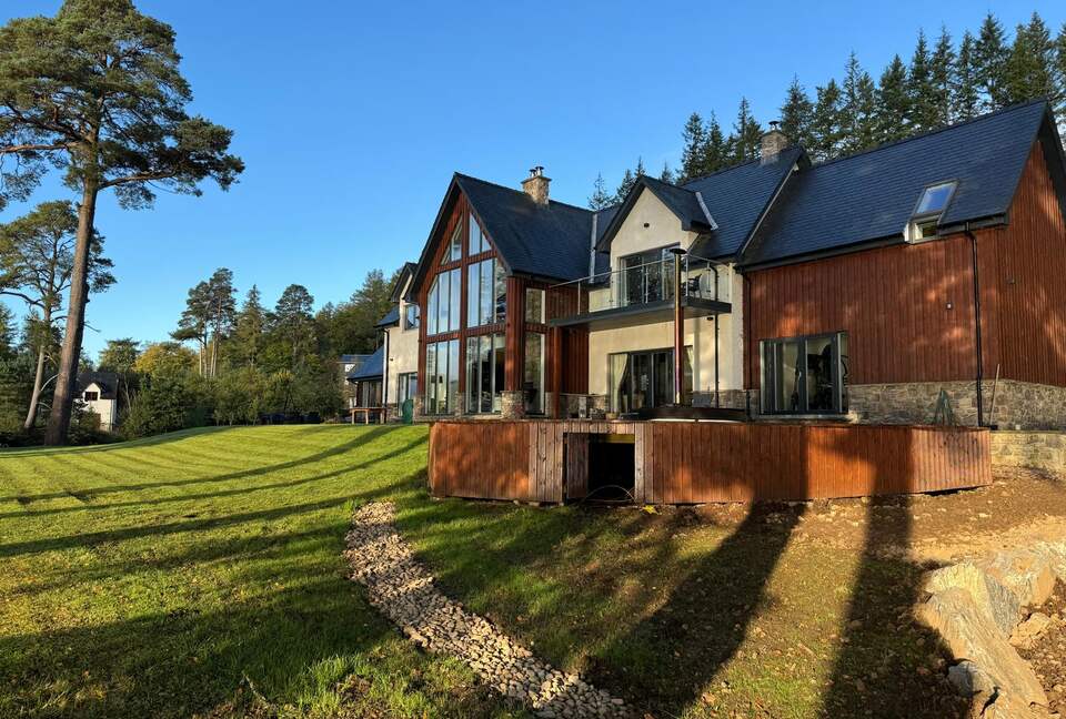 Tall Pines Waterfront Highland Lodge - Gairlochy, United Kingdom
