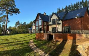 Tall Pines Waterfront Highland Lodge - Gairlochy, United Kingdom