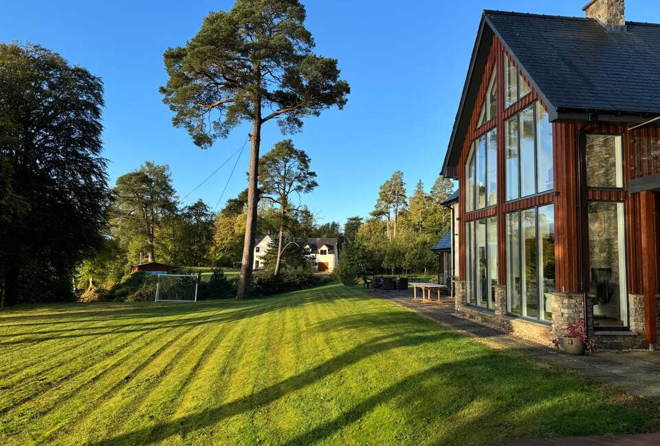 Tall Pines Waterfront Highland Lodge - Gairlochy, United Kingdom
