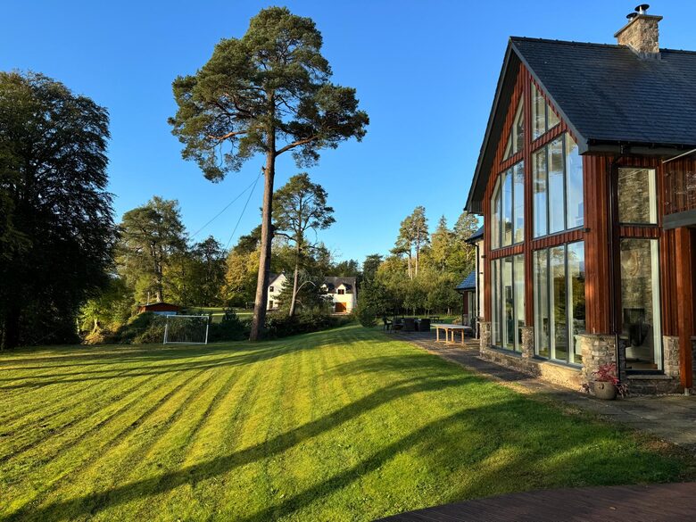 Tall Pines Waterfront Highland Lodge - Gairlochy, United Kingdom