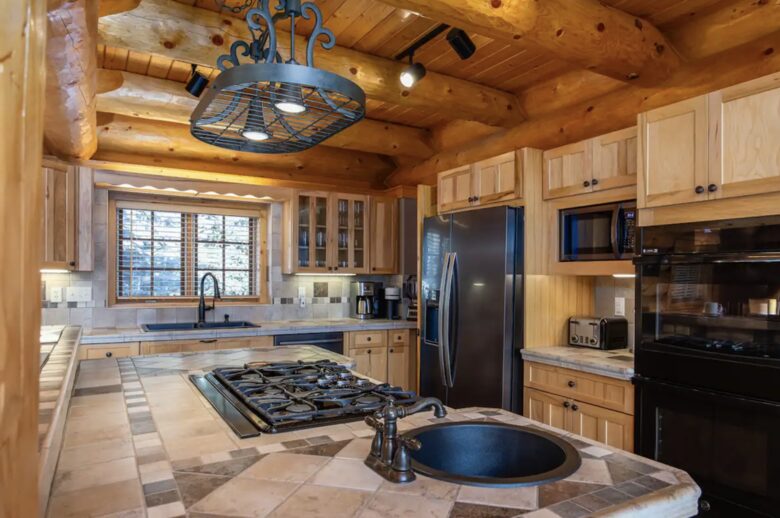 Luminary Log Chalet | Seclusion & Skiing Nearby - Blue River, Colorado
