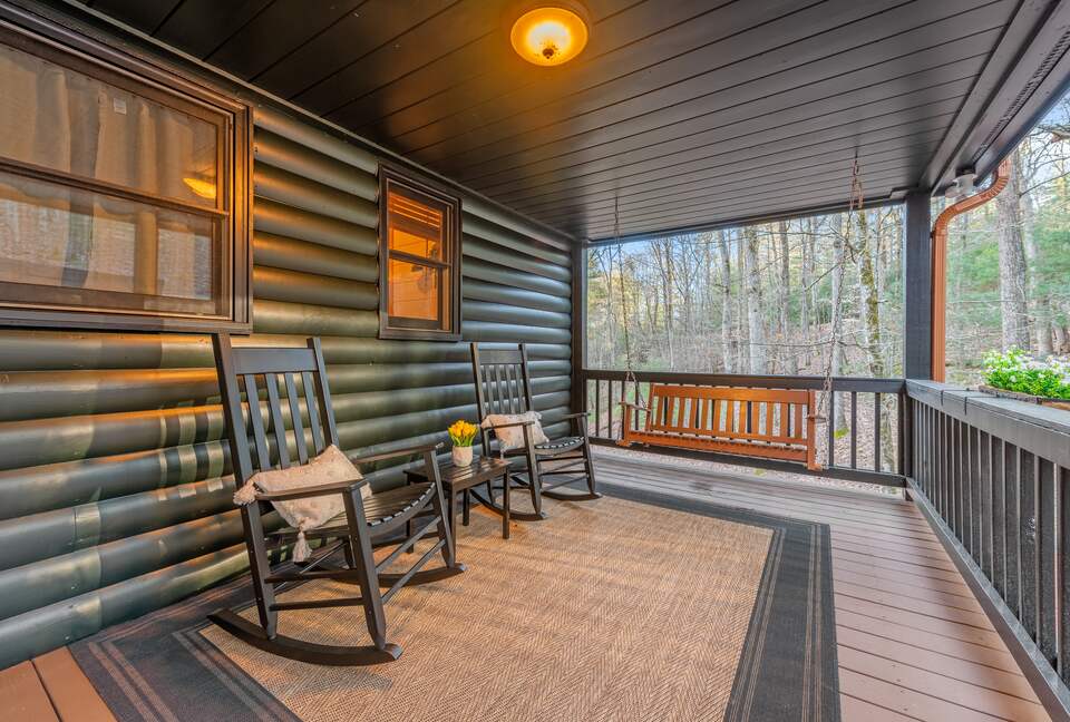 Cozy Cabin on 2 Acres nestled in Blue Ridge Mountains - Blue Ridge, Georgia