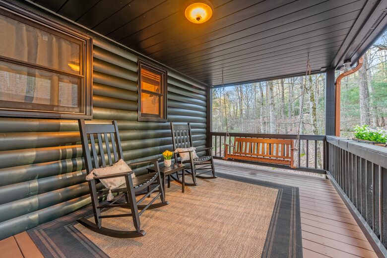 Cozy Cabin on 2 Acres nestled in Blue Ridge Mountains - Blue Ridge, Georgia