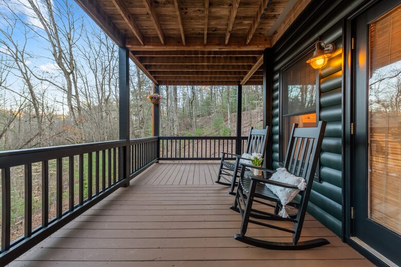 Cozy Cabin on 2 Acres nestled in Blue Ridge Mountains - Blue Ridge, Georgia