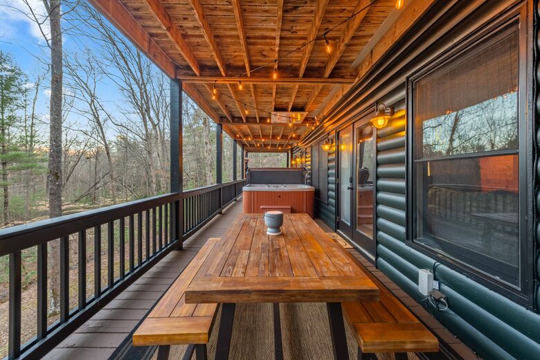 Cozy Cabin on 2 Acres nestled in Blue Ridge Mountains - Blue Ridge, Georgia