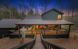 Cozy Cabin on 2 Acres nestled in Blue Ridge Mountains - Blue Ridge, Georgia