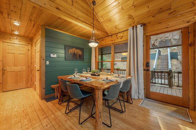 Cozy Cabin on 2 Acres nestled in Blue Ridge Mountains - Blue Ridge, Georgia