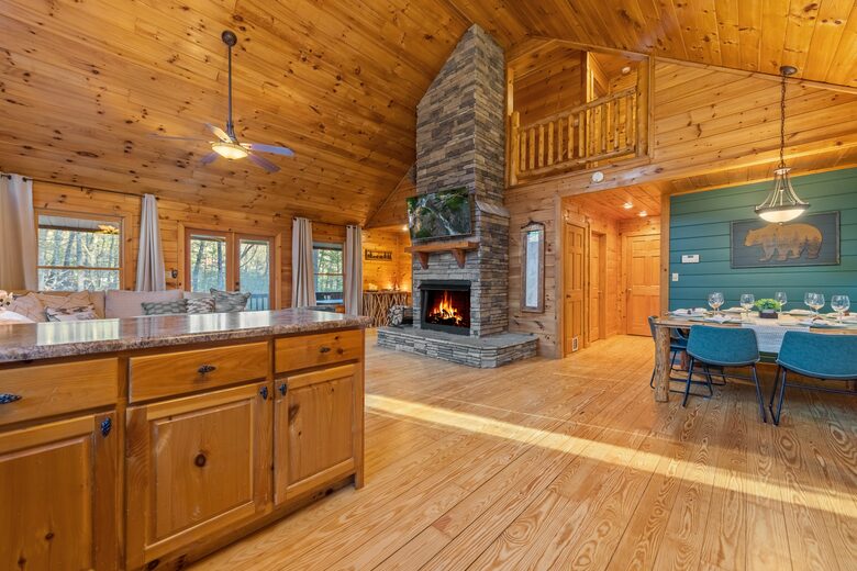 Cozy Cabin on 2 Acres nestled in Blue Ridge Mountains - Blue Ridge, Georgia