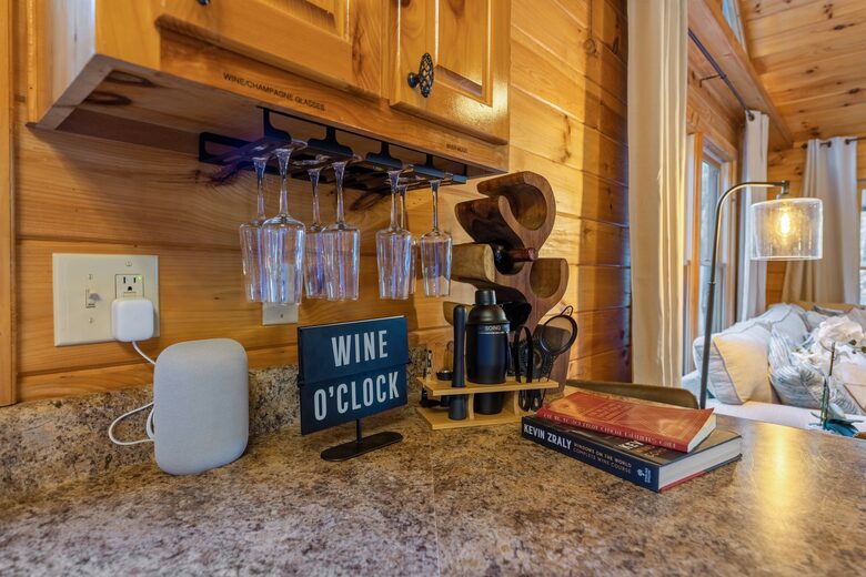 Cozy Cabin on 2 Acres nestled in Blue Ridge Mountains - Blue Ridge, Georgia