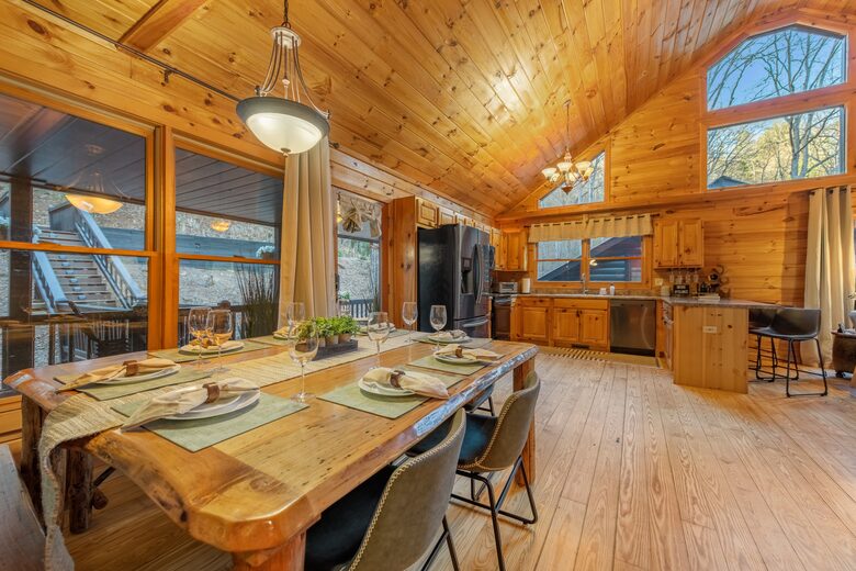 Cozy Cabin on 2 Acres nestled in Blue Ridge Mountains - Blue Ridge, Georgia