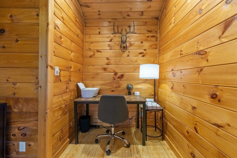 Cozy Cabin on 2 Acres nestled in Blue Ridge Mountains - Blue Ridge, Georgia