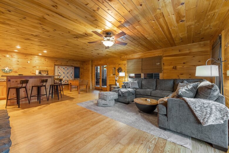 Cozy Cabin on 2 Acres nestled in Blue Ridge Mountains - Blue Ridge, Georgia