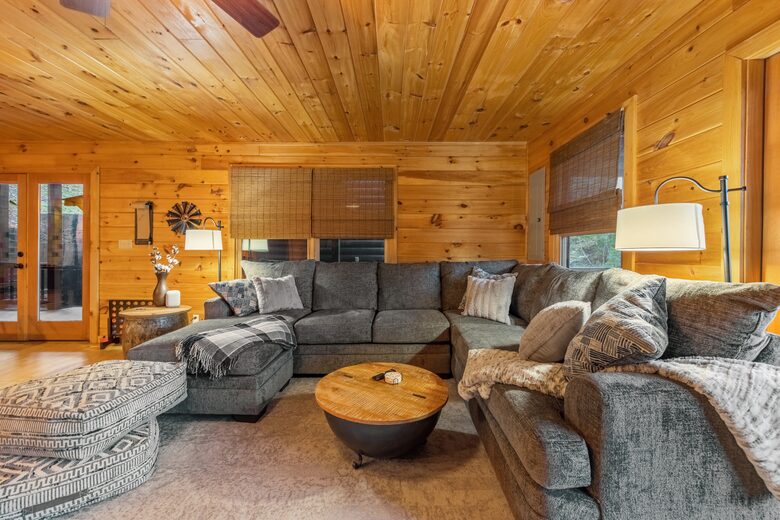 Cozy Cabin on 2 Acres nestled in Blue Ridge Mountains - Blue Ridge, Georgia