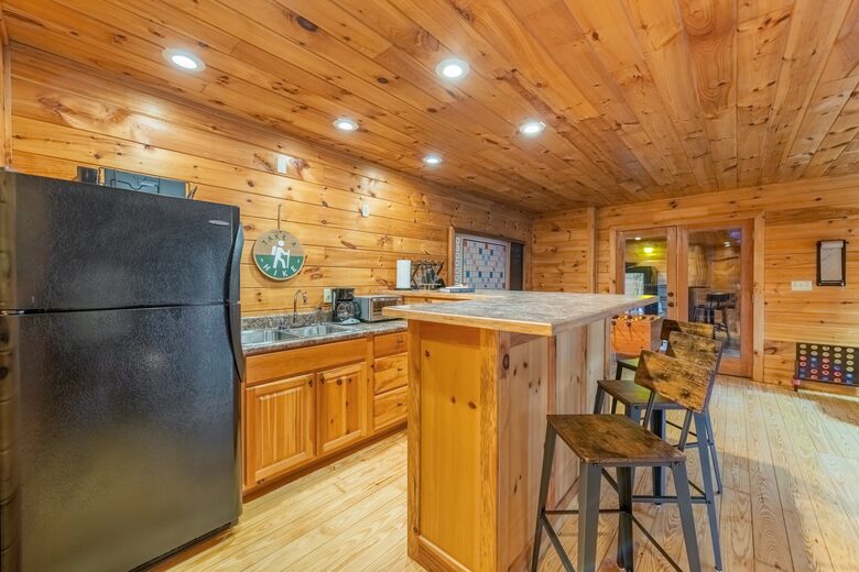Cozy Cabin on 2 Acres nestled in Blue Ridge Mountains - Blue Ridge, Georgia
