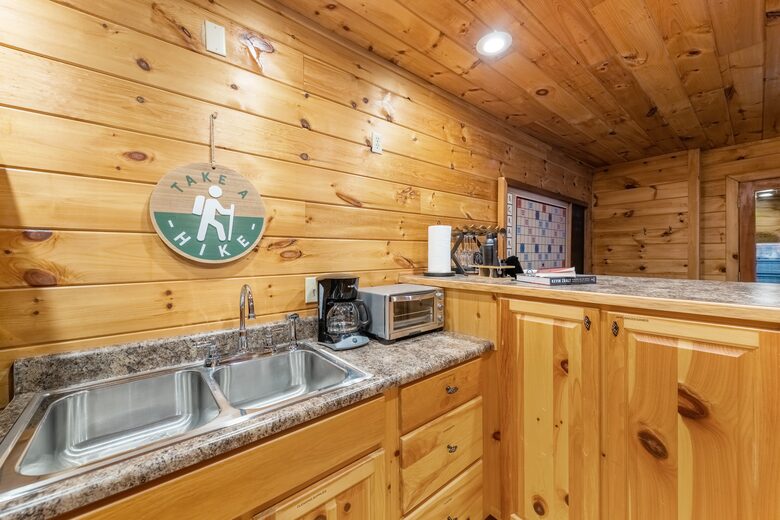 Cozy Cabin on 2 Acres nestled in Blue Ridge Mountains - Blue Ridge, Georgia