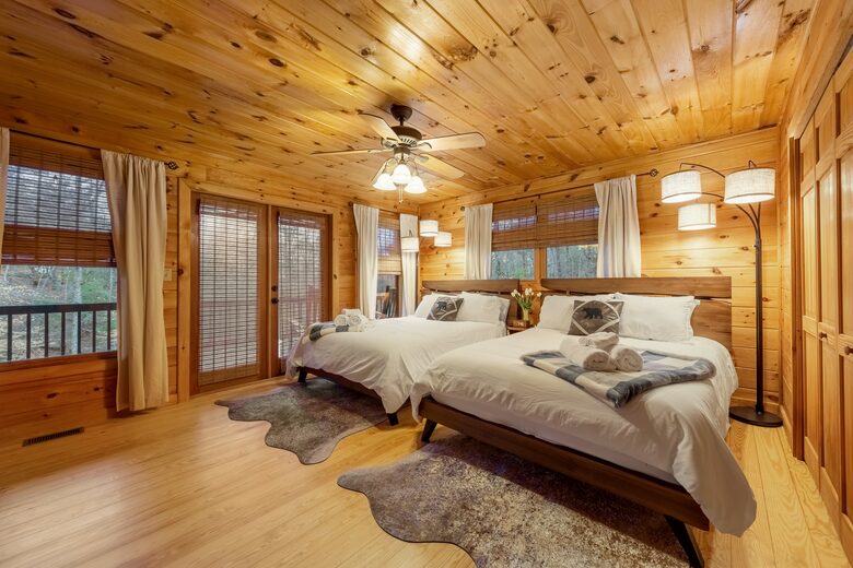 Cozy Cabin on 2 Acres nestled in Blue Ridge Mountains - Blue Ridge, Georgia