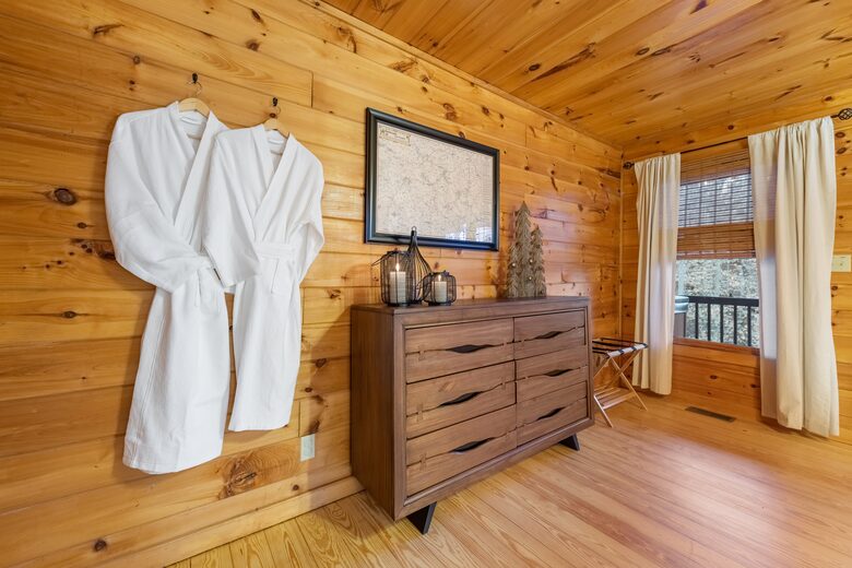 Cozy Cabin on 2 Acres nestled in Blue Ridge Mountains - Blue Ridge, Georgia