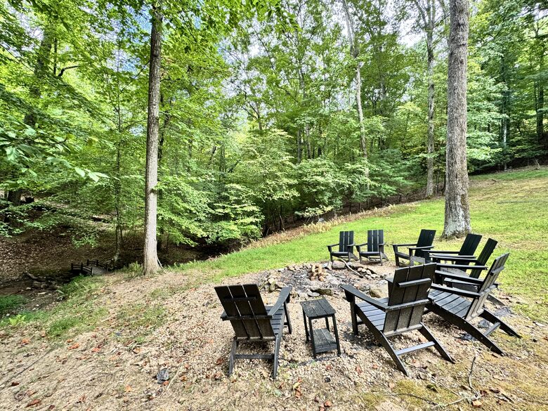 Cozy Cabin on 2 Acres nestled in Blue Ridge Mountains - Blue Ridge, Georgia