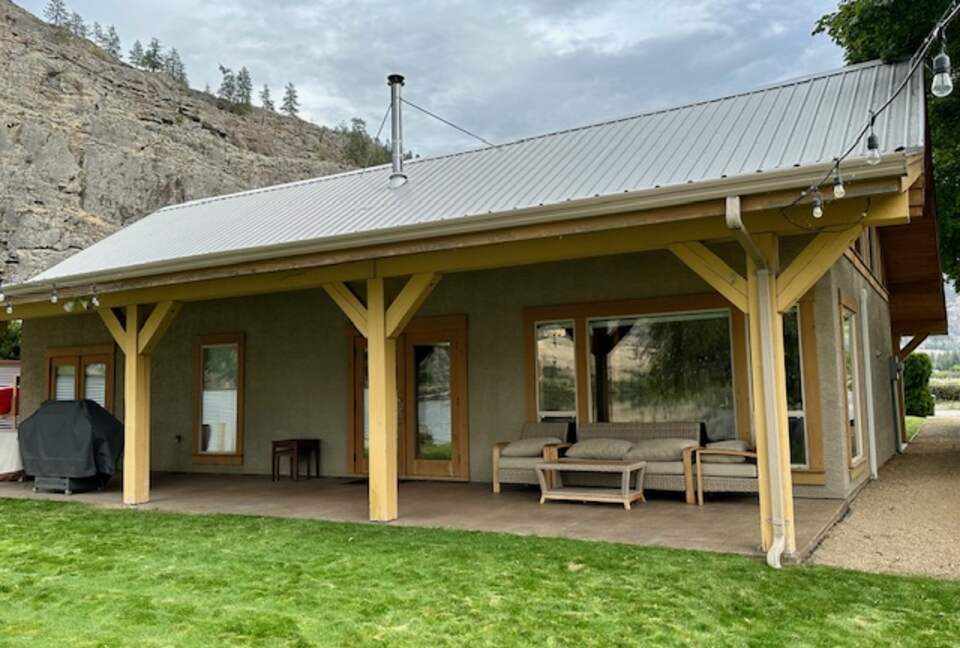 Lakeside Escape in Wine Country and Winter Wonderland - Oliver, Canada