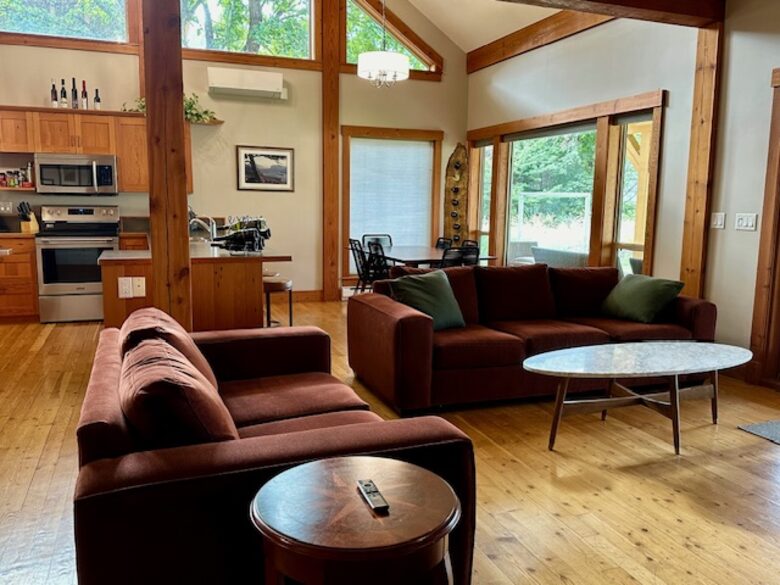Lakeside Escape in Wine Country and Winter Wonderland - Oliver, Canada