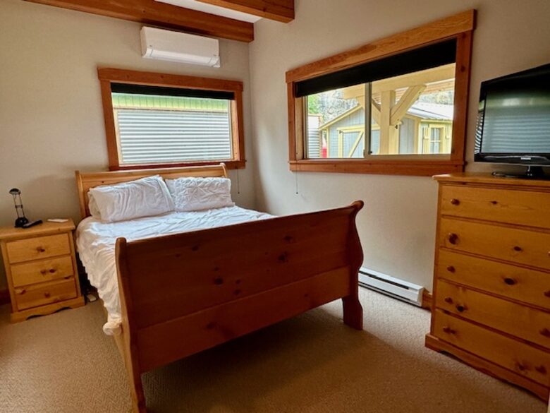 Lakeside Escape in Wine Country and Winter Wonderland - Oliver, Canada