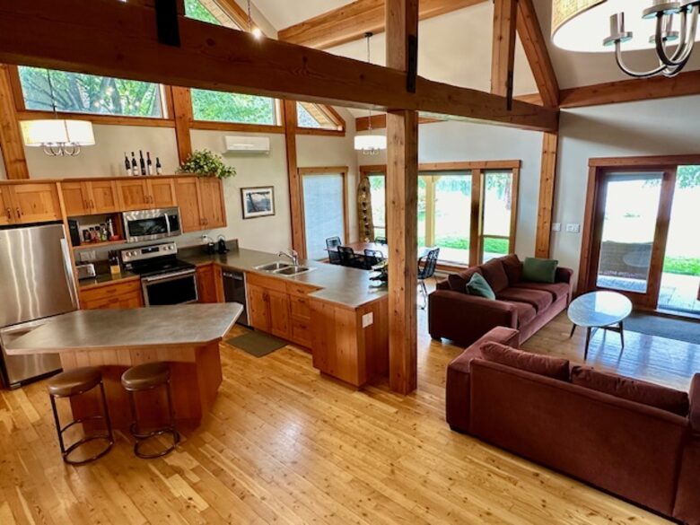 Lakeside Escape in Wine Country and Winter Wonderland - Oliver, Canada