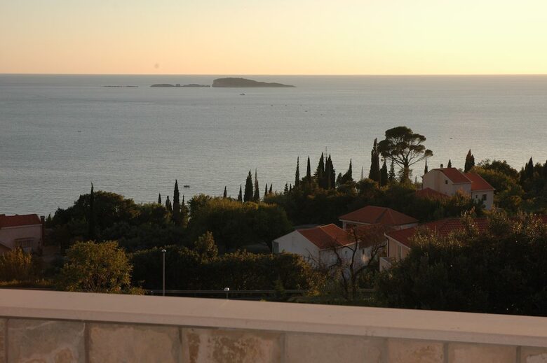 Modern Villa Near Dubrovnik - Mlini, Croatia