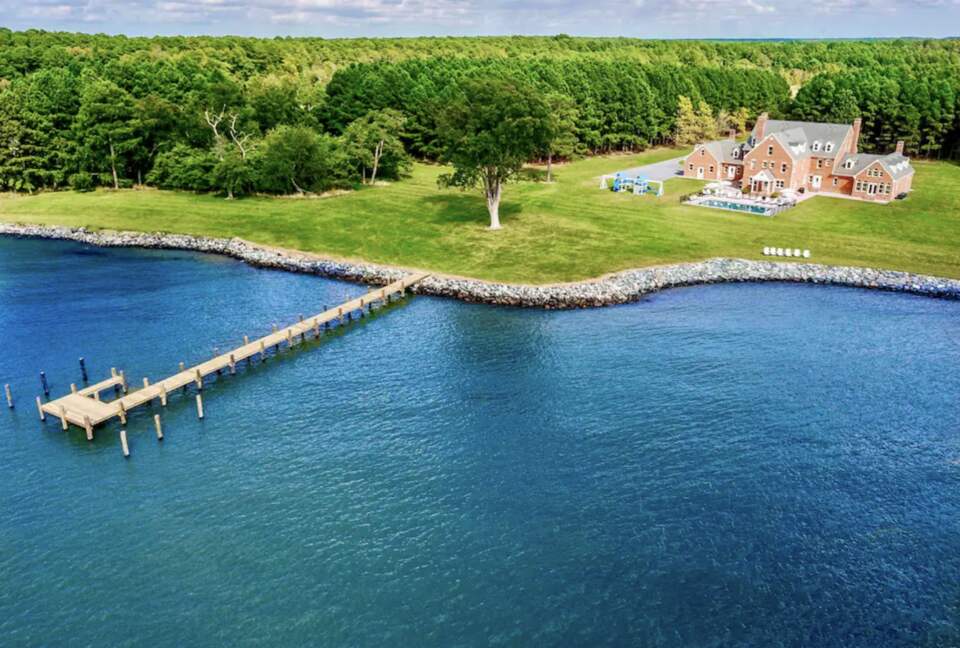 Chesapeake Mansion: Waterfront Elegance on 30 Acres - Sherwood, Maryland