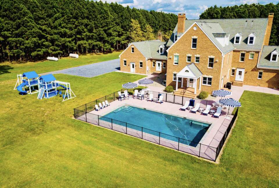 Chesapeake Mansion: Waterfront Elegance on 30 Acres - Sherwood, Maryland