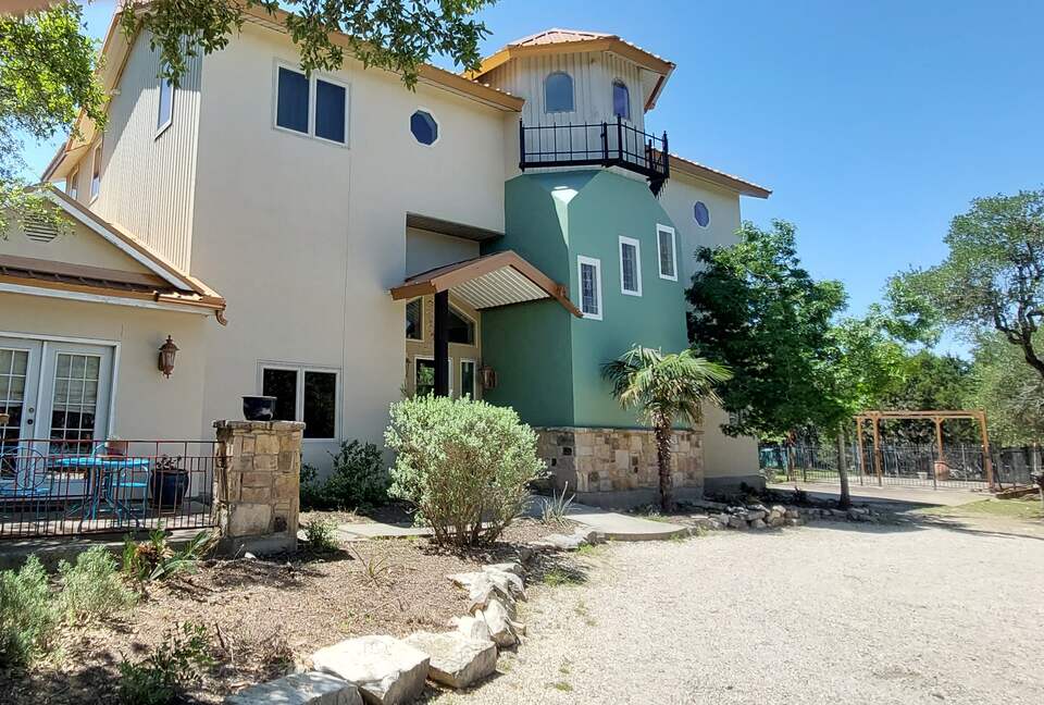 Looking Glass Place - Canyon Lake, Texas