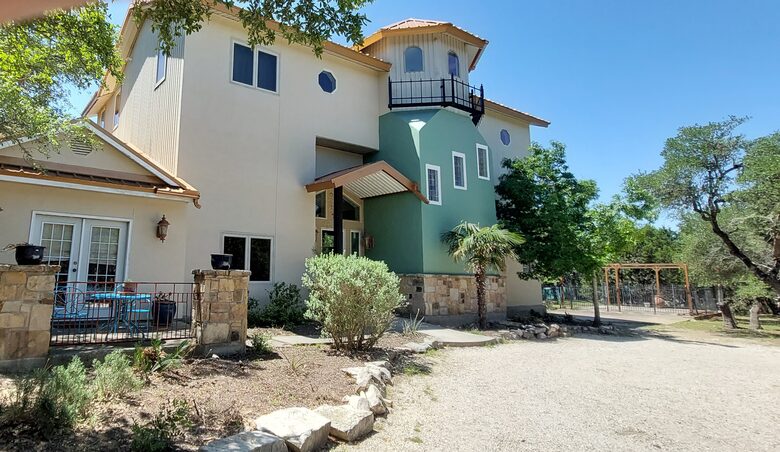 Looking Glass Place - Canyon Lake, Texas