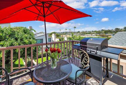 Azure Dream: Coastal Retreat Steps from the Beach - Solana Beach, California