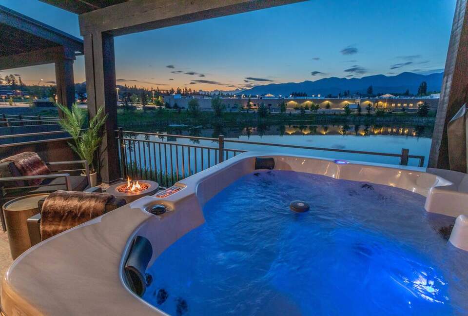 Cosmic Cowboy Retreat - Whitefish, Montana