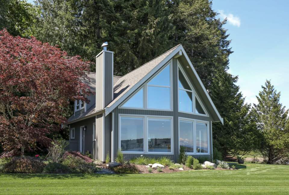 Pearl Point Beach House - Union Bay, Canada