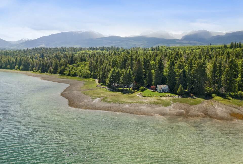 Pearl Point Beach House - Union Bay, Canada