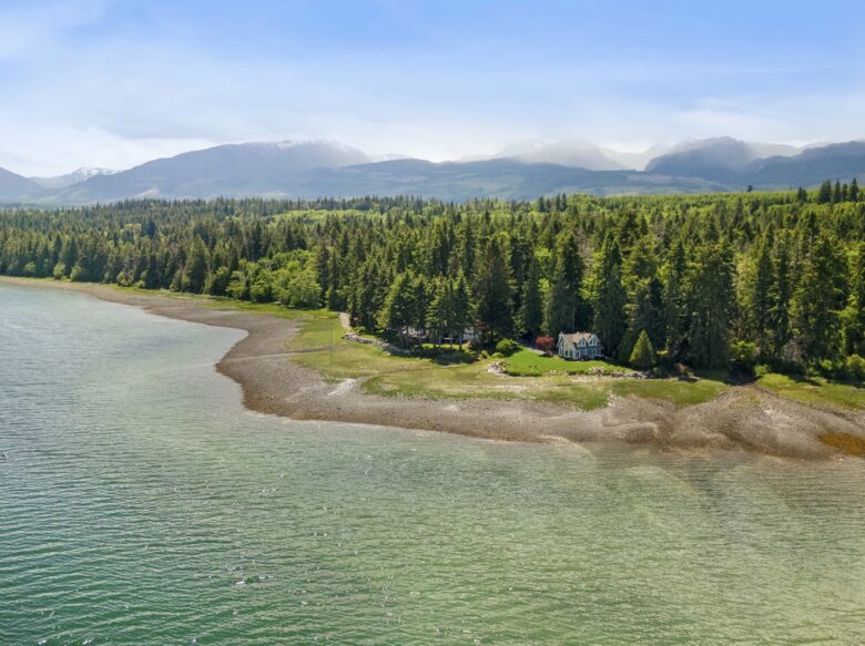 Pearl Point Beach House - Union Bay, Canada