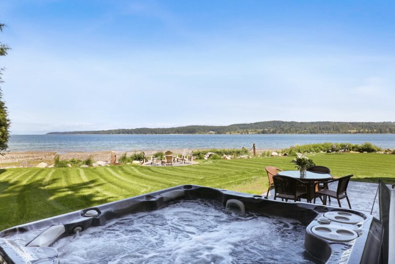 Pearl Point Beach House - Union Bay, Canada